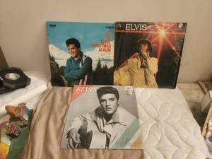 lot 304 image: Selection of Elvis records