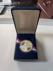 lot 305 image: United States of America silver freedom coin - .999 silver