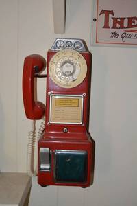 lot 4 image: Vintage Red Pay Phone