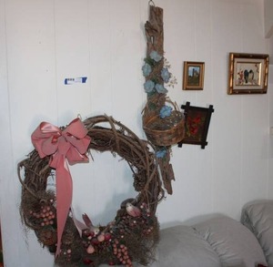lot 16 image: Grapevine Wreath, Driftwood Wall Dcor, Small Bird Paintings