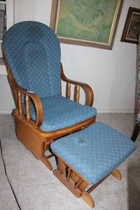 lot 28 image: Rocking Glider Chair and Ottoman with Blue Cushions
