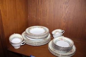 lot 58 image: Vintage China Set marked TK Thun Czechoslovakia