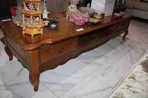 lot 152 image: Bassett Furniture Coffee Table 5Ft.W x 22D x 15H with Dual Drawers and Hollow Center Shelf