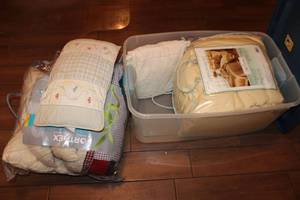 lot 72 image: King Size Comforter Set and Pillows