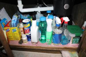 lot 94 image: Kitchen Cleaning Supplies