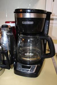 lot 96 image: Coffee Lot Black & Decker Coffee Maker, Serving Pots