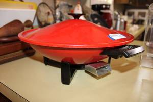 lot 110 image: Electric Wok