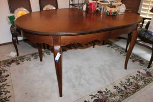 lot 139 image: Oval Kitchen Table and 3 Leaves 12 each