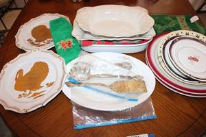 lot 117 image: Holiday Serving Platters, Wall Plates, and Cutlery Set