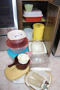 lot 131 image: Vintage Tupperware and Juicer, see pictures