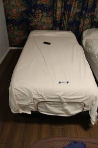 lot 146 image: Twin Size Adjustable Bed with Remote