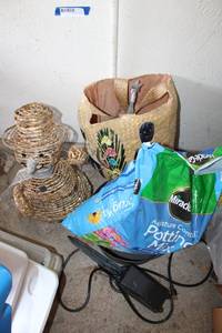 lot 178 image: Yard Snowman, Planter and Potting Mix, Outlet Stake