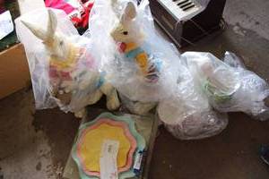 lot 182 image: Easter Decorations Standing Bunnies, Ceramic Bowls and Set of Plastic Plates