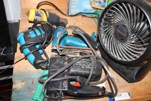 lot 189 image: Scroller Saw, 38 Drill, Wagner Heat Gun, and Fan