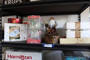 lot 202 image: Ceramic Christmas Dcor, 4-Pack Wine Glasses Unopened, Chilly Mug & Cookie Plate, Yule Gifts Plate