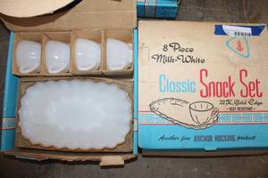 lot 247 image: 2 Boxes of 8-Piece Milk-White Snack Sets with 22KT. Gold Edge - Anchor Hocking