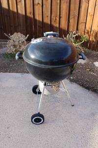 lot 253 image: Rolling Weber Grill