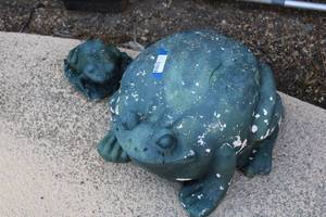 lot 255 image: Large and Small Green Garden Frog Statues