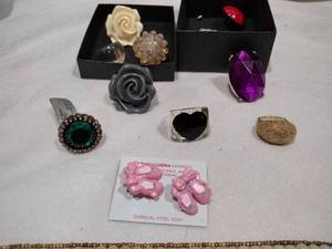 lot 264 image: Fashion Jewelry