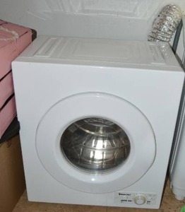 lot 5 image: Magic Chef Compact Dryer Model MCSDRY1S