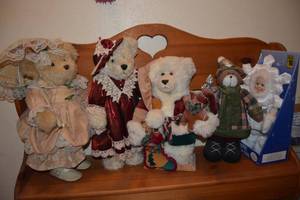 lot 211 image: Teddy Bears Peach Parasol, Red Dress, Sleepy Christmas, Winter Woodland, and Snowflake Baby