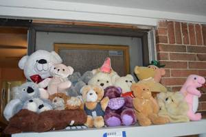lot 212 image: Teddy Bears Birthday Hat,