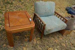lot 260 image: Mid-Century Side Table and Chair