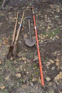 lot 266 image: Post Hole Digger, Shovel and Tree Branch Trimmer