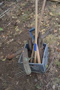 lot 284 image: Shovel Heads, Pick and Rake Heads - need Handles