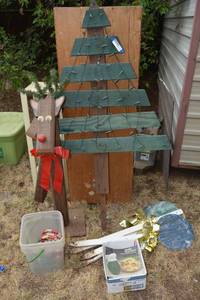 lot 269 image: Outdoor Christmas Decorations