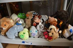 lot 218 image: Teddy Bears a Zoo of Animals