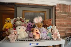 lot 222 image: Teddy Bears Easter Bunnies and Spring Bears, Gund Bear, Plus Wall Decorative Hat