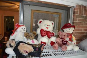 lot 226 image: Teddy Bears Valentines Red and White Bears