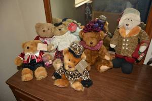 lot 227 image: Teddy Bears Fancy Dress Up Bears