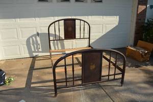 lot 291 image: Antique Metal Full Size Bed Frame