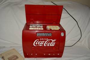 lot 47 image: Coca-Cola Cooler Radio AMFM Cassette Player