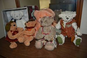 lot 233 image: Cottage Collectibles Bear, From Grandmas Heart Bear, Beary Friends Bear, Fall Linking Arms Bears, 2000 Millennium Bear