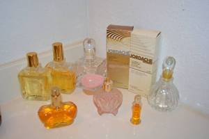 lot 59 image: Perfume and Perfume Bottles