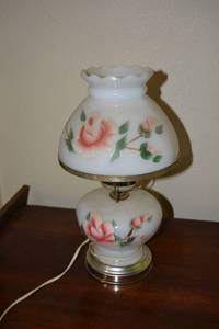 lot 90 image: Painted Milk Glass Globe Desk Lamp