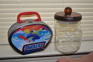 lot 92 image: Barcelona 92 Olympics Snickers Lunch Pal and Lidded Jar