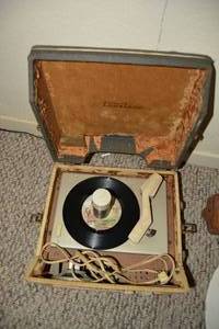 lot 103 image: Vintage TrueTone Record Player Model D5873
