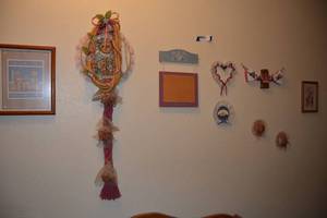 lot 183 image: Home Dcor Wall Decorations as shown