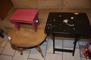 lot 198 image: Wooden TV Tray, Foot Stool, Vintage End Table with Eagle Carved on the Top