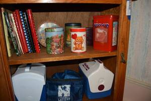 lot 204 image: Small Personal Coolers, Vintage Tins (Kool-aid, Hersheys) and Cookbooks