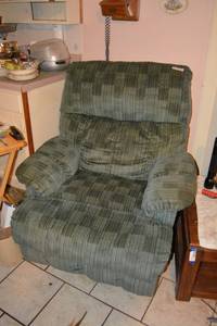 lot 208 image: Berkline Green Recliner