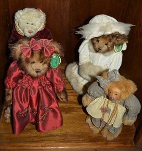 lot 296 image: Bearington Holiday Bears and Ty Bear