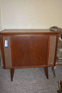 lot 181 image: Vintage Arvin Stereophonic, 25W x 14.5D x 24H