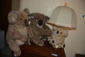 lot 174 image: Dakin Koala Bears and Koala Bear Lamp