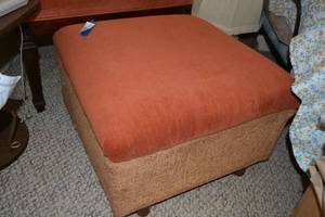 lot 176 image: Vintage Mid-Century Square Ottoman