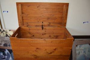 lot 147 image: Cedar Storage Box, 3Ft. W x 17D x 18H